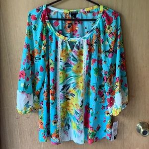 New Directions Size M Shirt